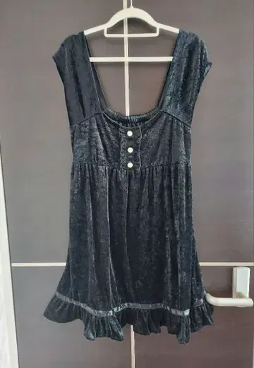 TRALALA 투라라 블랙 벨벳풍 미니 원피스 y2k 헤이세이 갸루