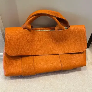 오렌지 가죽 토트백 스터드 포함
