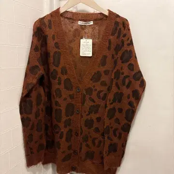 BLUE. 브라운 레오파드 무늬 가디건