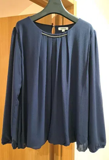 알파 큐빅 여성 상의