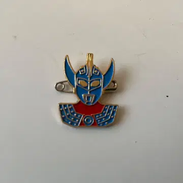 울트라맨 타로 핀 배지