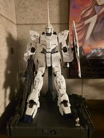 PG RX-0 유니콘 건담 부분 조립 완성품 LED 포함
