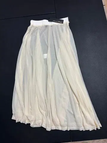 미사용 새상품 Royal pussy 크림색 시스루 롱 스커트