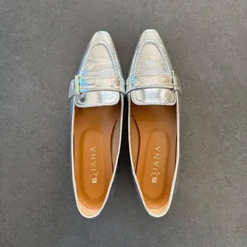 [ 새상품급 ] DIANA 실버 로퍼