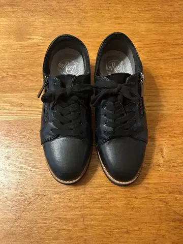 [새상품급] unReef 지퍼 달린 블랙 가죽 스니커즈