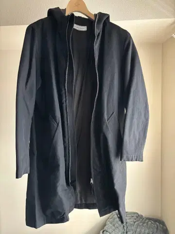 UNIVERSAL PRODUCTS. HOODED OVER COAT