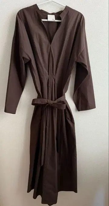 새상품급 loin 로완 브라운 V넥 롱 원피스 이가와 하루카