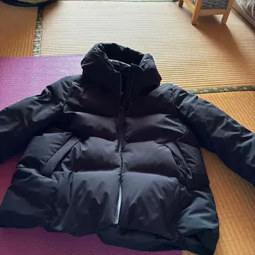 블랙 후드 부착 다운 자켓