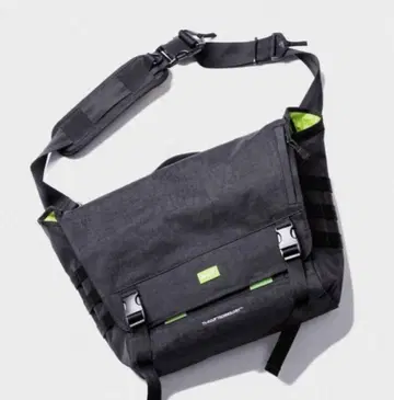 메신저 백 블랙 그린 악센트