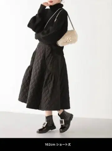 새상품급 핏모아 퀼팅 플레어 스커트 블랙 숏 기장