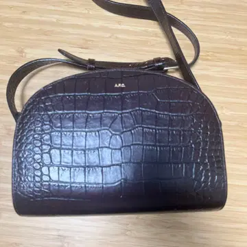 A.P.C. 다크 브라운 숄더백 크로코