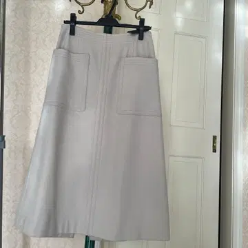 Spick &span 아이보리 타이트 스커트 뒷 슬릿 포켓 포함
