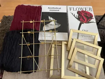 웰컴 스페이스 빨간색 블랙 골드