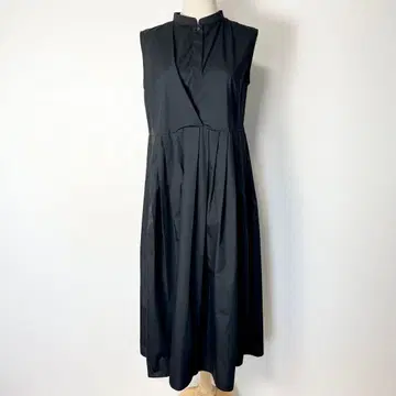 새상품급 레이빔즈 슬리브리스 롱 원피스 스탠드 카라 블랙 0/S