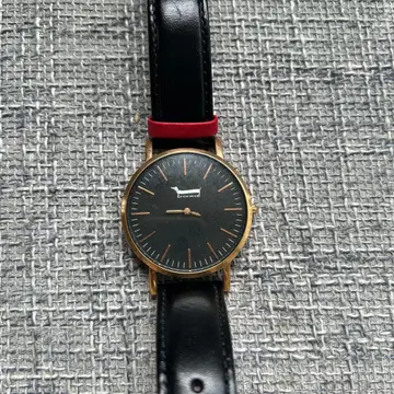 DOKE WATCHES 아날로그 손목시계 블랙/금