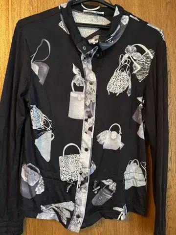 핸드백 패턴 긴팔 셔츠