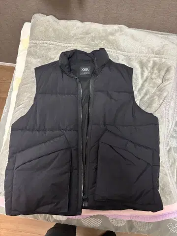 ZARA 블랙 다운 베스트