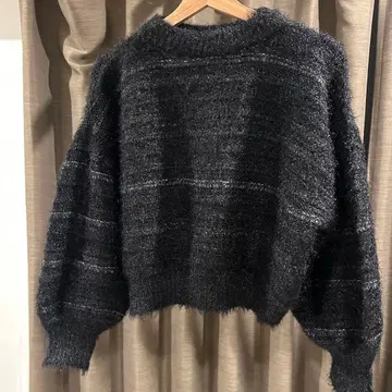 다크 그레이 x 블랙 복슬복슬 니트 스웨터