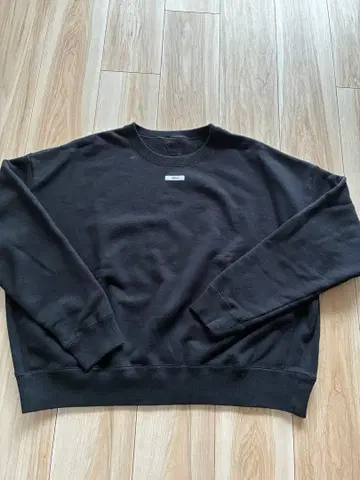 chiiiibag 로고 크루넥 스웨트 블랙 컬러