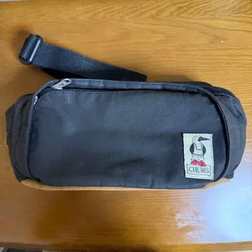 CHUMS 블랙 바디백