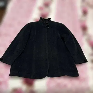 목 퍼 장식 알파카 & 울 블랙 코트