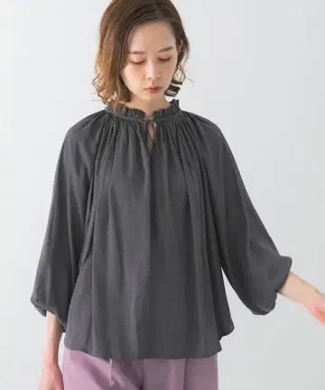 택 포함 새상품 어반 리서치 2way 넥 프릴 블라우스