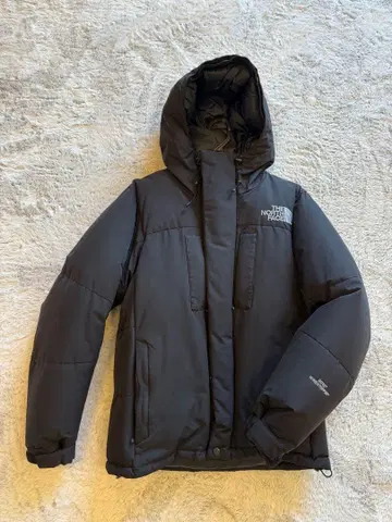 THE NORTH FACE 블랙 다운 자켓 퍼는 없습니다