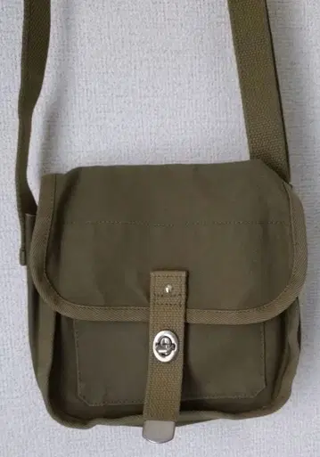 이치자와 캔버스 숄더백 작음 카키