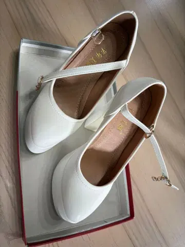 화이트 브라이덜 힐 스트랩 포함 15cm 힐 22.5cm