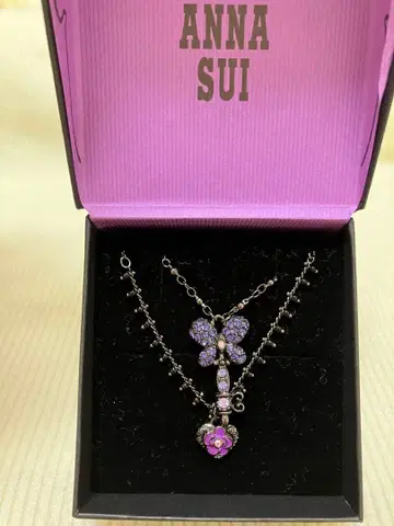 ANNA SUI 나비와 하트 모티브 목걸이