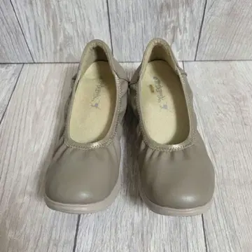 랙랙 하늘을 나는 펌프스 경량 발수 베이지 23.5cm