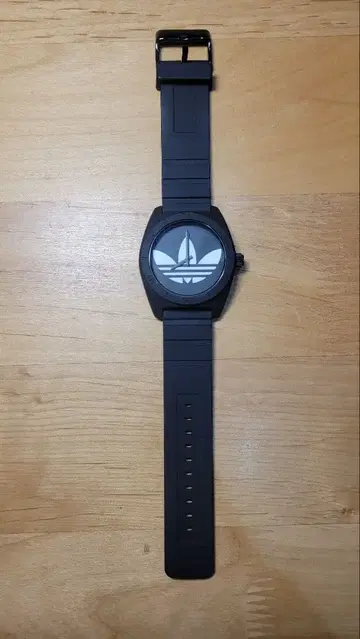 adidas 블랙 로고 워치