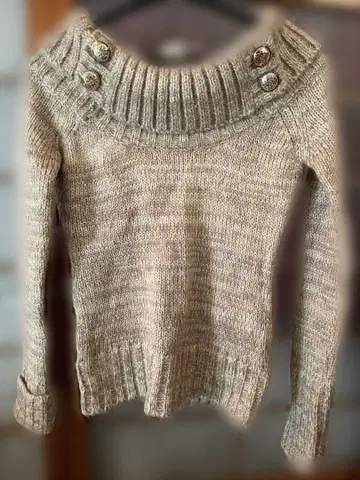 d.i.a. 오픈 숄더 등 파임 니트