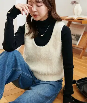 샤기 U넥 베스트 아이보리