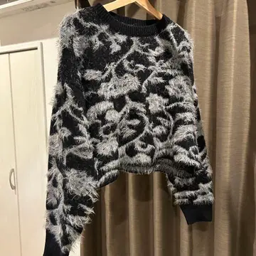 푹신푹신 크롭 니트 긴팔 블랙 화이트 마블