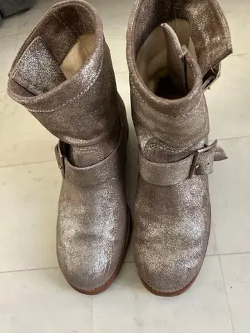 JimmyChoo 실버 버클 부츠