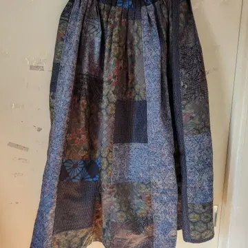 네이비 블랙 카키 색상 계열 패치워크풍 풍성한 개더 롱 스커트