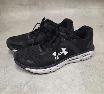러닝화 UNDER ARMOUR 호버 인피니트 27cm 블랙 컬러