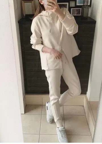 드라이 맨투맨 풀 집업 후드티 & 드라이 스웨트 팬츠 셋업 화이트