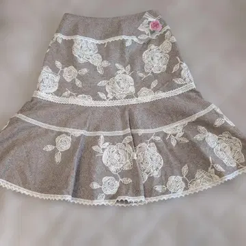 [ 미사용 새상품 ] ginette 꽃무늬 자수 타이트 스커트 38