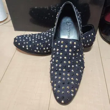 스터드 장식 블랙 로퍼