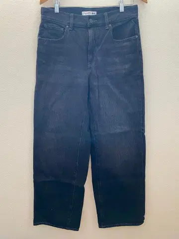 UNIQLO x JW ANDERSON 와이드 핏 데님 블랙