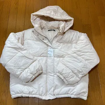 가격표 부착. INGNI 후드 부착 다운 자켓 아이보리