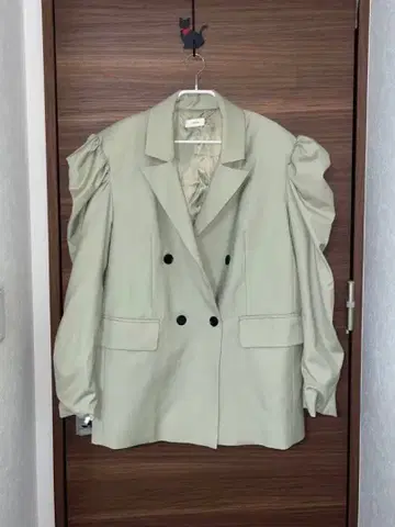 라이트 그린 퍼프 슬리브 테일러드 자켓