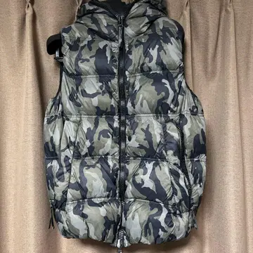 DUVETICA 카모플라쥬 후드 부착 다운 베스트