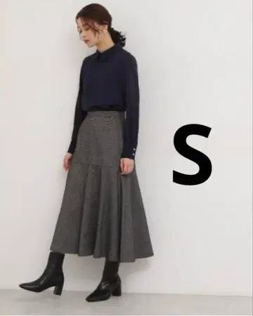 컨디션 최상 내추럴 뷰티 베이직 미니 루프 절개 플레어 스커트 블랙 S