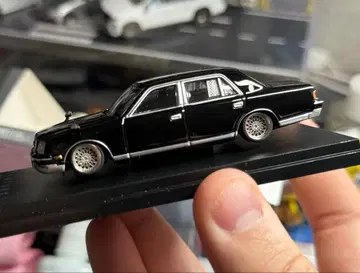 Almost real 1/64 도요타 센추리 Century 개조