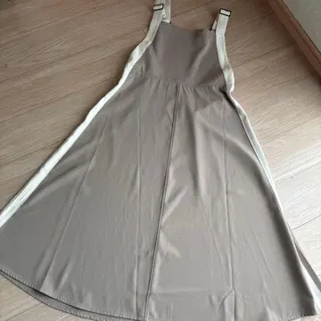 그랑 야마키 베이지 슬리브리스 A라인 원피스