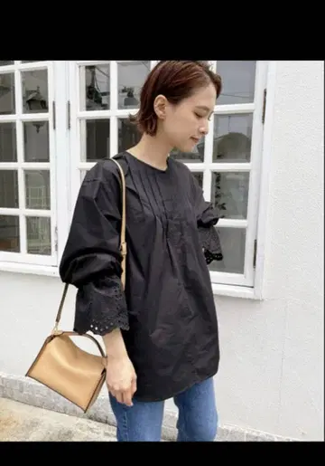 Spick and SPAN 코튼 자수 블라우스 블랙