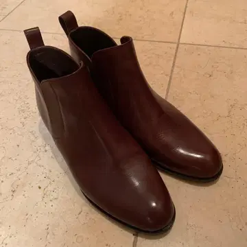 오데뜨 앤 오딜 숏부츠 브라운